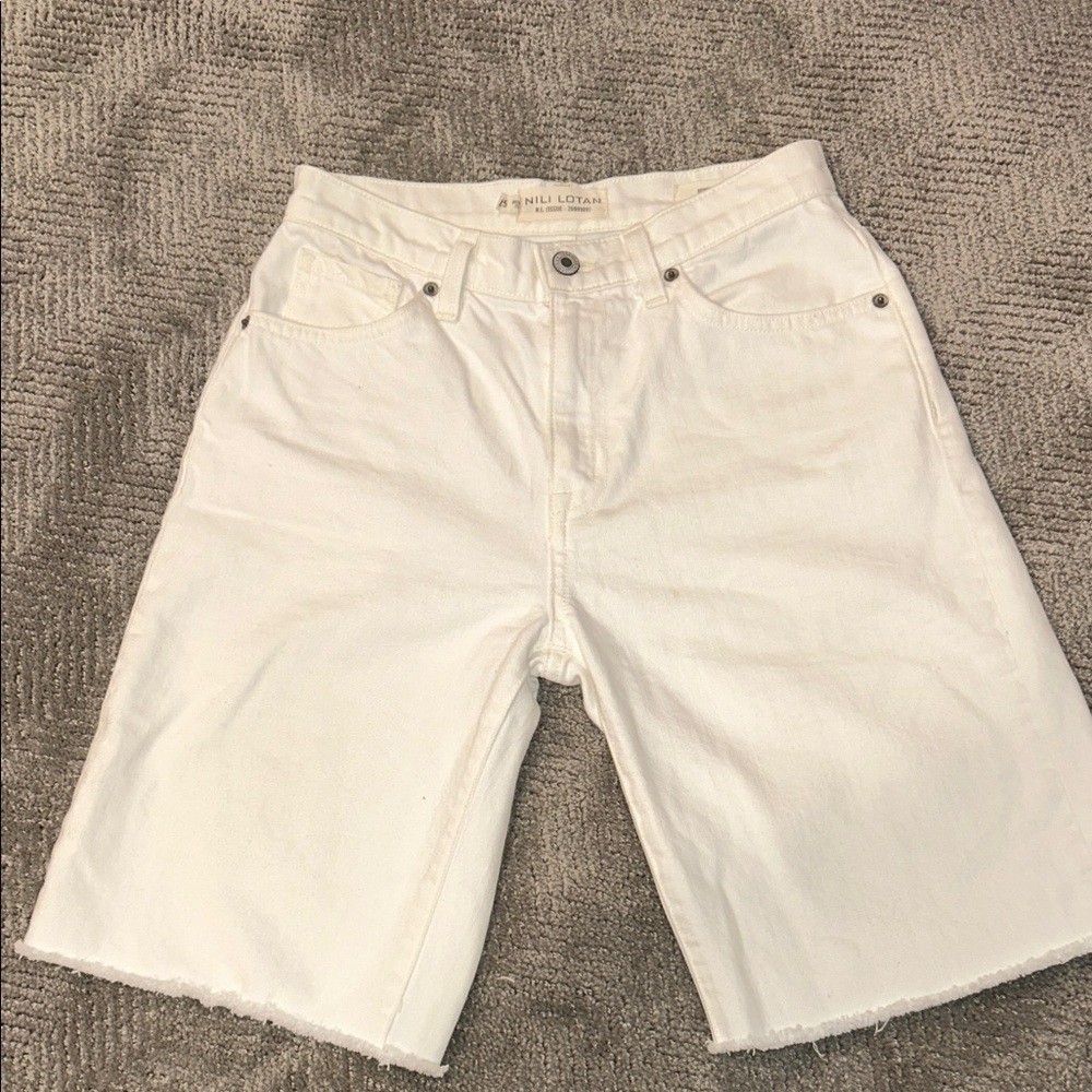 Nili Lotan Boyfriend Bermuda Shorts Cream White Denim Size 25 Raw Hem - Picture 3 of 13